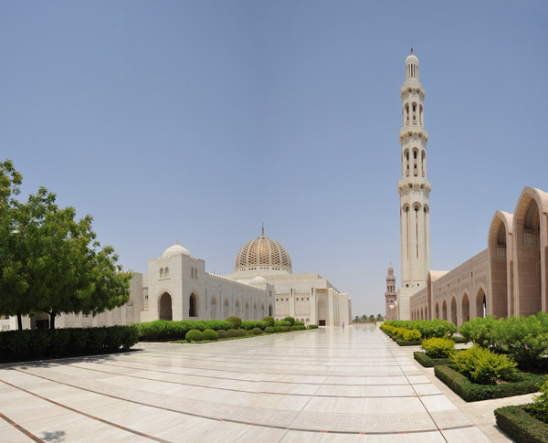 Sultan Qaboos Grand Mosque - northern courtyard panorama