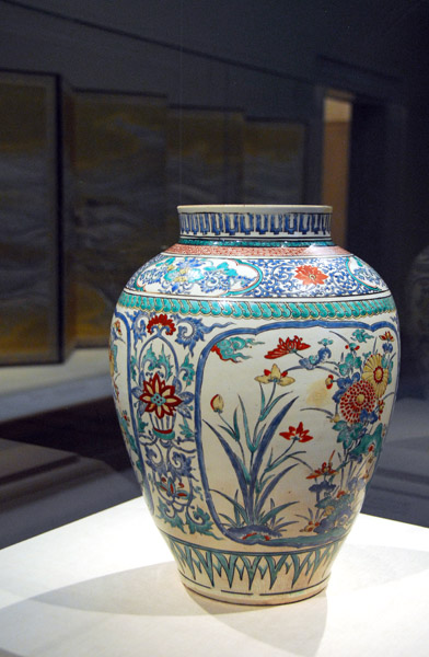 Arita ware jar, late 17th C. Japan