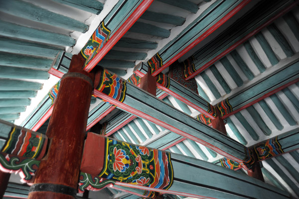 Ceiling of one of the buildings of the Koryo Museum