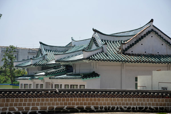 Modern building at the entrance to the Koryo Museum, Kaesong