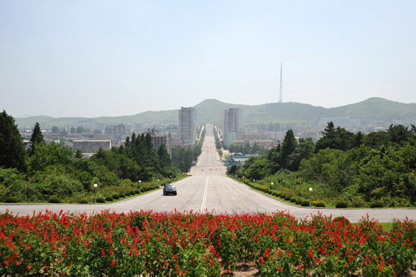 Looking back down the broad, near empty boulevard leading from Kaesong to the Kim Il Sung statue