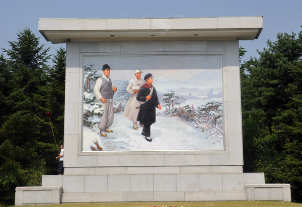 Mosaic of Kim Il Sung leaving home to start the Revolution, Mangyongdae