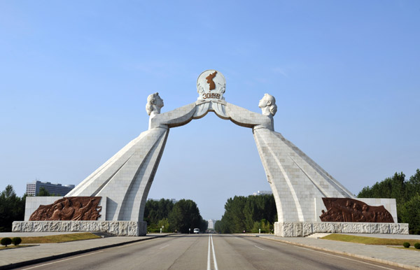 This monument straddles the Pyongyang-Kaesong-Seoul Highway