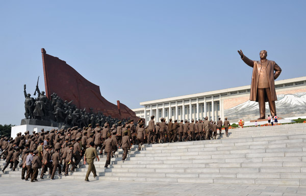 North Korean work unit in Mao suits at the Mansu Hill Grand Monument
