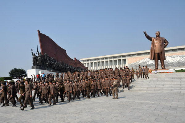 The work unit leaving the statue of Kim Il Sung