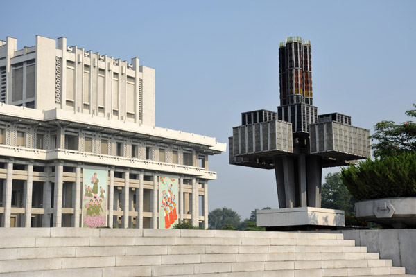 Mansudae Art Theatre (1976) Pyongyang