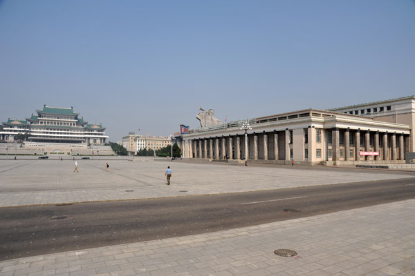 Korean Central History Museum, Kim Il Sung Square