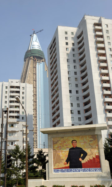 Mosaic of a young Kim Il Sung with the Ryugyong Hotel