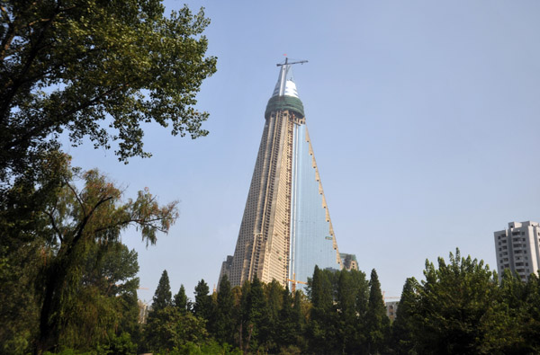 Ryugyong Hotel under construction Aug 2009