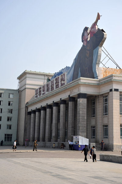Korean Central History Museum, Kim Il Sung Square