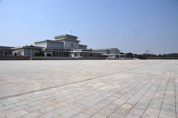 The square in front of Kumsusan Memorial Palace is 500m across