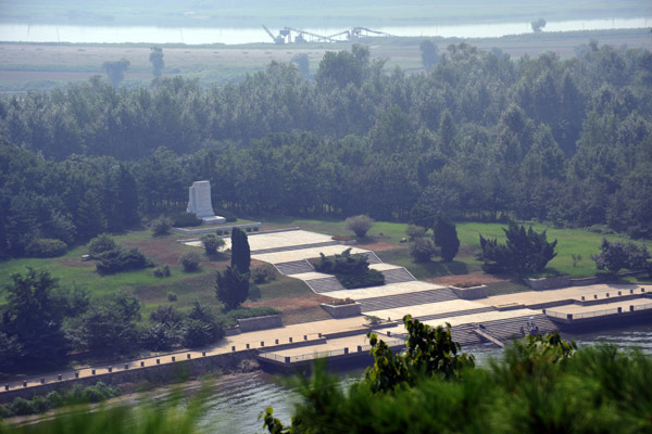 Monument on Konnyu Islet seen from the Mangyong Hill Pavilion