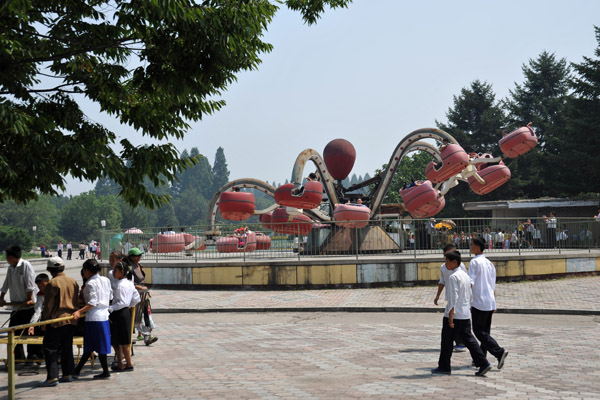 Octopus, Mangyongdae Fun Fair, Pyongyang