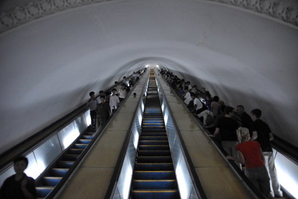 100m back to the surface, Pyongyang Metro