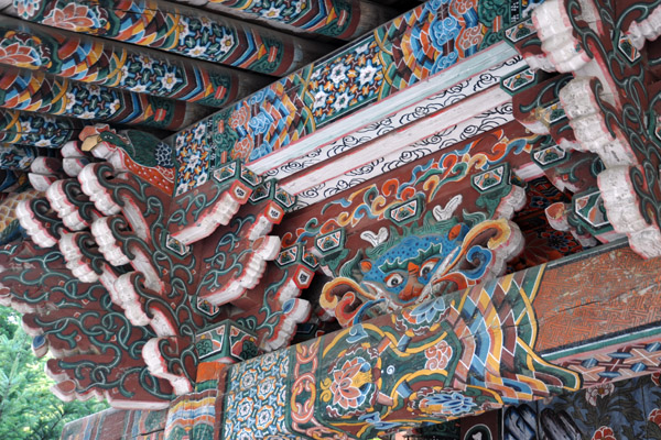 Carved roof beams, Ryongsan Hall, Pohyon Temple