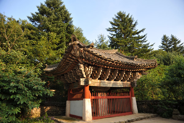 Monument pavilion with a stele recording Sŏsan's deeds