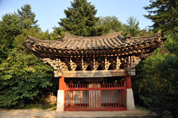 The stele of the Suchung Shrine was erected in 1796