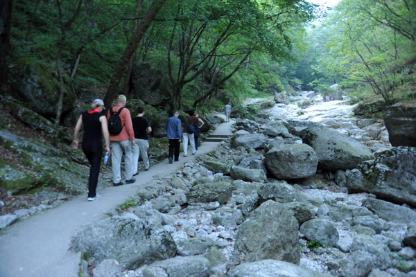 On the Sangwon Hermitage trail in the fading light