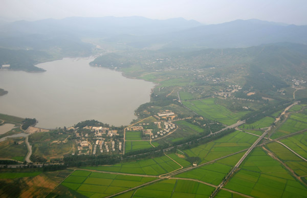 Lake on the southern border of South Phyongan Province