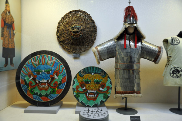 Round shields and Officers Mercural Armor and Helmet, Choson Dynasty