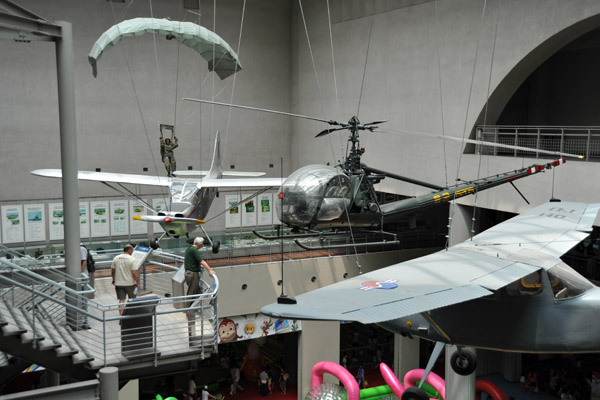 Light aircraft and helicopter, Korean War Memorial