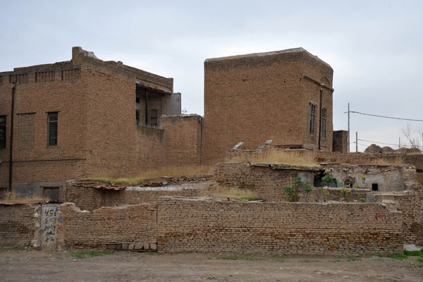 You're not free to wander away from the central axis to explore the ruins