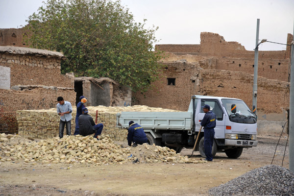 Workers salvaging bricks from the rubble, Erbil Citadel