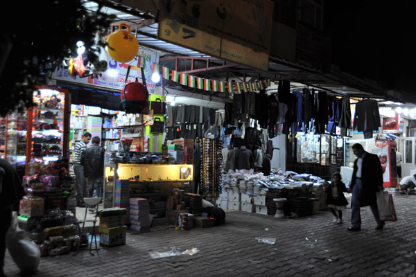 Shopping along Shara Wany, Erbil at night
