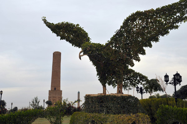 Topiary eagle with the Mudhafaria Minaret, Minare Park, Erbil