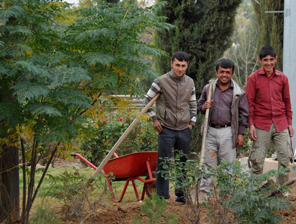 Gardeners, Sami Abdul-Rahman Park, Erbil