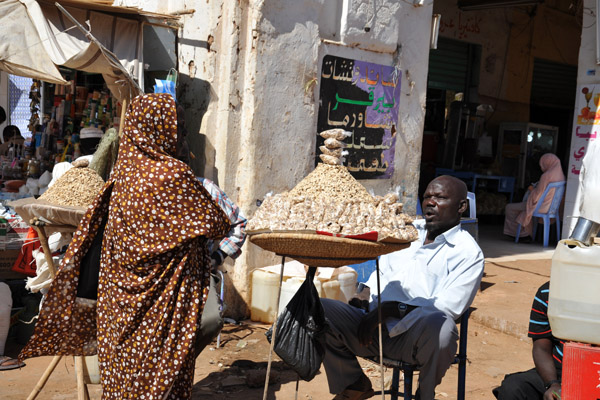 Sudanese woman shopping in Omdurman Souq
