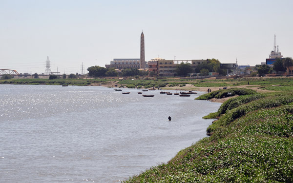 The Nile at Omdurman with the minaret of the Al Nileen Mosque