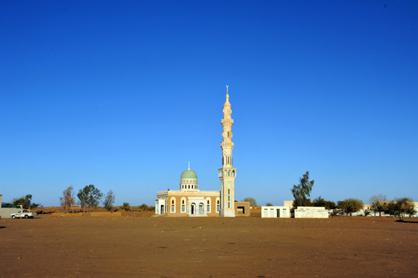 Mosque with an impressive minaret in the middle of nowhere, Sudan