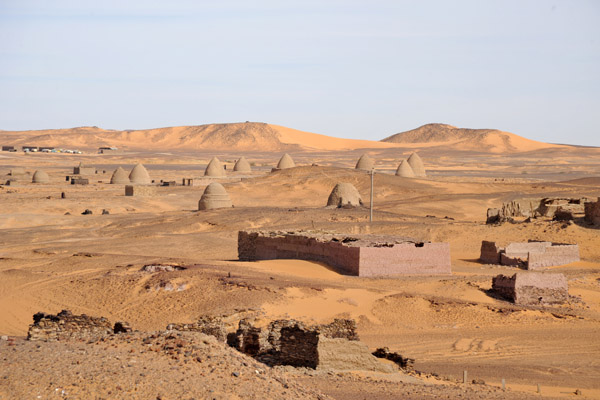 Beehive tombs and ruins from the later Islamic-era, Old Dongola