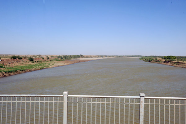 Crossing the Blue Nile at Wadi Medani