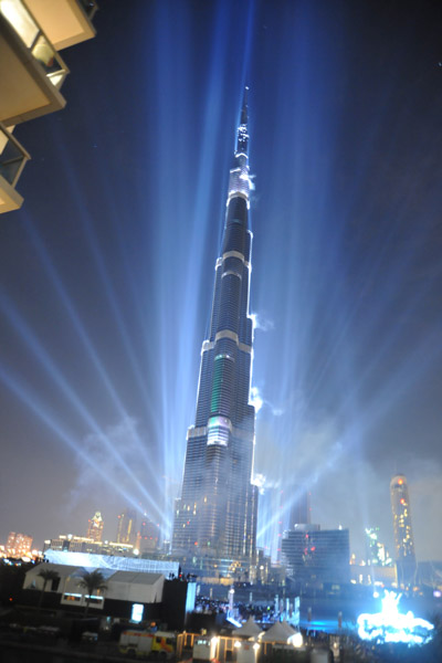 Burj Khalifa looking like something from science fiction