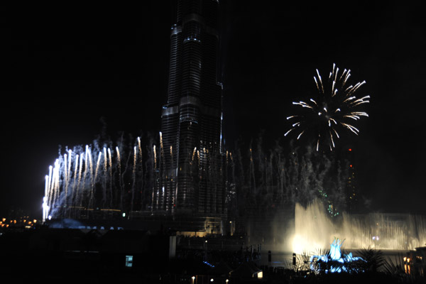 Fireworks with the Dubai Fountain, Burj Khalifa inauguration