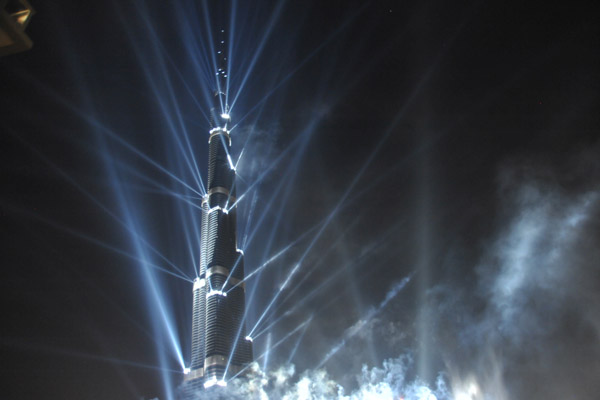 The spot lights are not part of the Burj Khalifa's standard illumination