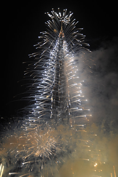 Fireworks with the full height of Burj Khalifa