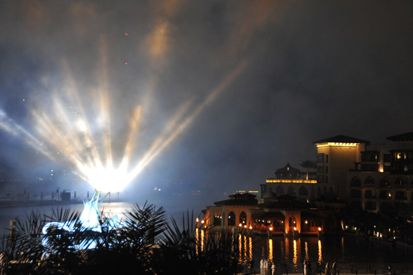 Spotlights by Dubai Mall with the Palace Hotel on the right side of the lake