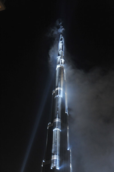 Slowly the smoke clears around Burj Khalifa