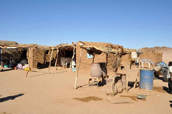 Rest area along the road from Merowe to Atbara