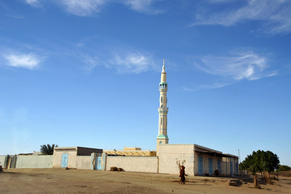 Nubian village mosque with a tall minaret south of Sesibi
