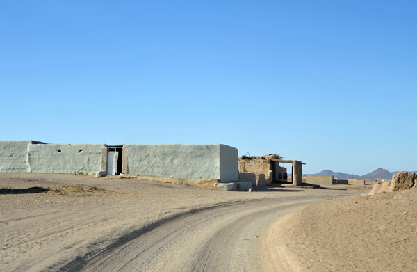 The main road on the West Bank of the Nile through Nubia north of Dongola is unpaved (2009)