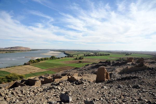 Fertile fields on the banks of the Nile seen from Jebel Sesi