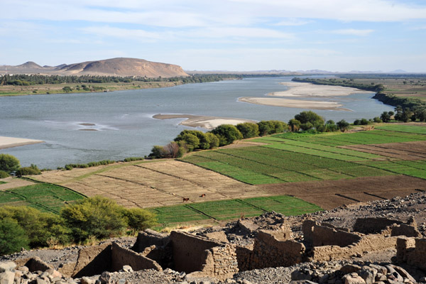 Fertile fields on the banks of the Nile seen from Jebel Sesi