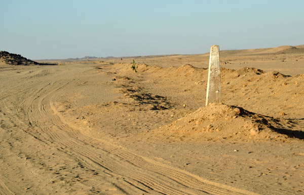 Route marker along the Dead Camel Highway