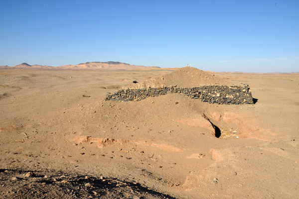 Ruins of an unknown age near Sedeinga