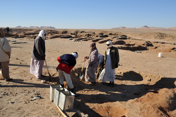 Sudanese laborers on the dig site at Sedeinga