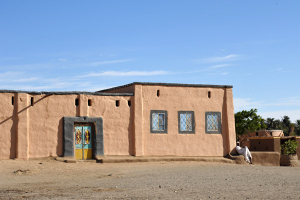 Peachy Nubian house on the West Bank of the Nile north of Sedeinga